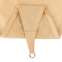 Voile d'ombrage à bord rayé de sécurité haute visibilité conçue pour la protection des allées piétonnes sur les chantiers de construction