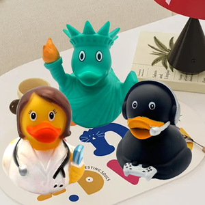 Anatre di Gomma Gialle Promozionali da 3,5 Pollici con Suono, Giocattoli Galleggianti per il Bagno del Bambino, Personalizzabili con Logo, Vendita all'Ingrosso - Product Image 4