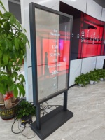 Écran publicitaire extérieur OLED étanche et lisible au soleil de 55 pouces, totem Android IP65 3000 Nits pour magasin de détail