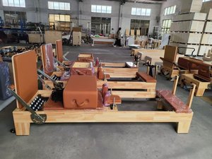 Reformer de Pilates Ajustable de Madera de Roble Sólido Tailandés de Alta Calidad y Durabilidad para Estudios de Pilates y Gimnasios en Casa - Product Image 6