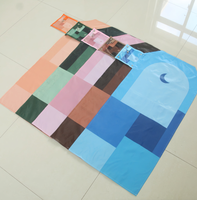 Tapis de prière portable imperméable pliable en polyester avec porte-clés pour les voyages en plein air des musulmans