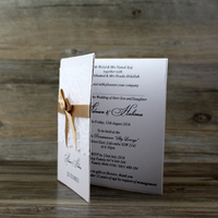 Precio al por mayor hecho a mano encaje púrpura oro cinta arco plegable boda tarjetas de invitación para boda cumpleaños