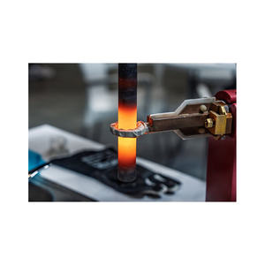 Équipement de chauffage par induction à énergie contrôlée pour le traitement industriel, assurant un fonctionnement stable et une précision thermique - Product Image 1