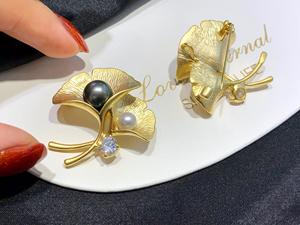 Broche motif Ginkgo <span class=keywords><strong>perle</strong></span> d'eau douce en laiton plaqué <span class=keywords><strong>or</strong></span> pour femme avec clip à <span class=keywords><strong>boucle</strong></span> - Product Image 3