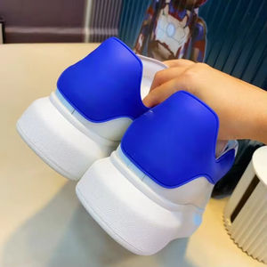 รองเท้าผ้าใบแบรนด์ดัง McQueenes ของแท้ ดีไซน์หรูหราสั่งทำพิเศษ รองเท้าเดินสำหรับผู้หญิงและรองเท้าลำลองสำหรับผู้ชาย - Product Image 3