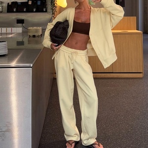 Ensemble décontracté deux pièces pour femme : Cardigan ample à col en V et boutons, pantalon de survêtement droit à jambes larges 100 % coton - Product Image 2