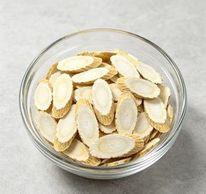 Thé d'Astragale en morceaux <span class=keywords><strong>de</strong></span> <span class=keywords><strong>racine</strong></span> séchée coupée pour tisanes et boissons quotidiennes - Product Image 3