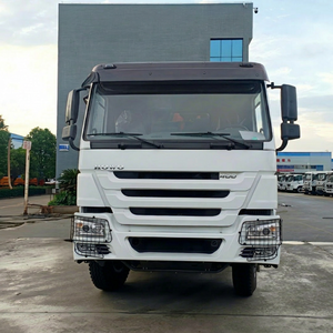 Camión de limpieza y succión combinado Sinotruk Howo, 4 ejes 12 ruedas, 33 CBM, para limpieza de tuberías y aspiración de aguas residuales - Product Image 1