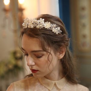 <span class=keywords><strong>En</strong></span> gros De Haute Qualité <span class=keywords><strong>En</strong></span> Argent Faits À La Main Accessoires De Cheveux De Mariage De Mariée Perle Tiara <span class=keywords><strong>Couronne</strong></span> - Product Image 3