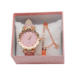 Petit cadeau transfrontalier ensemble de deux pièces fabricant en gros montre à quartz bracelet en alliage <span class=keywords><strong>quatre</strong></span> couleurs montre pratique pour femmes - Product Image 4
