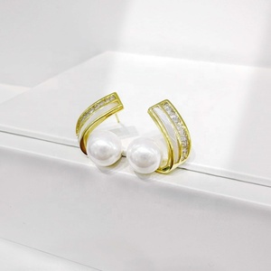 Boucles d'oreilles de luxe coréennes en laiton plaqué or 18 carats, design géométrique vintage unique, avec perles, pour femme, prix de gros - Product Image 2