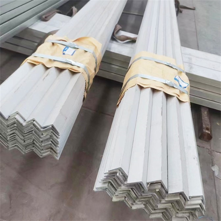L 120 x 120 x 16 Hot Rolled Steel Equal Leg Angle