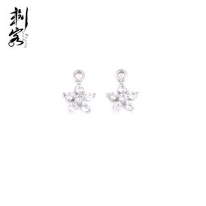 Acier inoxydable 316L avec pendentif fleur ronde en CZ - Product Image 1