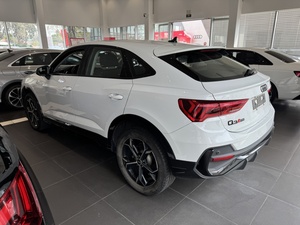 Voiture d'occasion <span class=keywords><strong>Audi</strong></span> <span class=keywords><strong>Q3</strong></span> <span class=keywords><strong>45</strong></span> AWD Sporty Sport Model Fashion Edition Automatique Gauche - Product Image 4