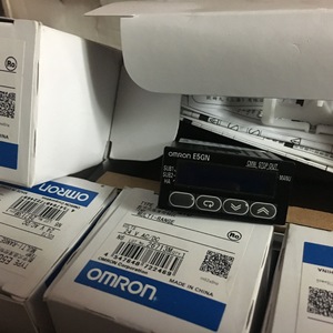   Controlador de Temperatura E5GN-Q1TD 240V 1 E/S, Automatización Industrial, Interfaz Modbus, Hecho en China - Product Image 2