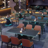 Ensemble de mobilier de restaurant KTV de style américain moderne en bois massif, tables et chaises durables avec mousse haute densité pour café