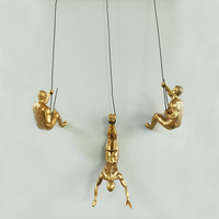 Décoration murale artistique en résine, ensemble de 3 figurines d'hommes grimpeurs, finition argent antique