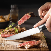 Couteau à steak à lame tranchante dentelée classique avec poignée ABS confortable pour une utilisation en cuisine