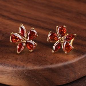 Pendientes de Botón JUSTOP de Flores para Mujer Chapados en Oro de 18K con Circonita de Talla Marquesa y Montura de Garra Delicada, Joyería Moderna de Acero Inoxidable - Product Image 6