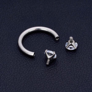 ต่างหูไทเทเนียม ASTM F136 รูปเกือกม้า สำหรับเจาะจมูก หู ริมฝีปาก กระดูกอ่อน ขนาด 16G ประดับเพชรซิคอน เหมาะสำหรับเจาะหู จมูก ริมฝีปาก กระดูกอ่อน - Product Image 3