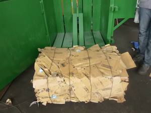 Presse à balles verticale hydraulique à haute efficacité commerciale pour les petites et moyennes entreprises et les stations de recyclage des déchets - Product Image 3