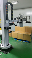 Bras robotisé de palettisation de caisses avec pince à ventouse, robot à pince à ventouse. 240 sacs/h, 25-200 kg/sac, IP52