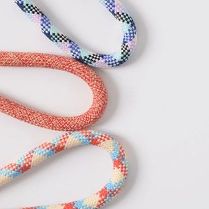 สายคล้องคอโพลีเอสเตอร์สั้นแบบกำหนดเองสำหรับโปรโมชั่นขายส่ง พิมพ์ออฟเซ็ต ลายแจ็คการ์ด พร้อมตะขอ ทนทาน กันน้ำ ใช้สำหรับใส่บัตรประจำตัว - Product Image 5