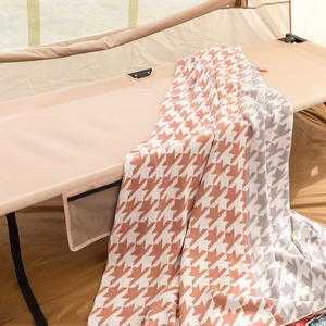 เตียงแคมป์ปิ้ง Explorer Retro แบบขาสูง 190 ซม. เตียงเดี่ยว พกพาได้ ทำจากอลูมิเนียมและเหล็ก พับได้ สำหรับนอนกลางแจ้ง สีขาวงาช้าง - Product Image 1