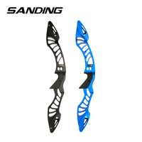 Riser de tir à l'arc métallique personnalisé 25 "droitier noir bleu ILF Recurve Bow Riser pour la compétition