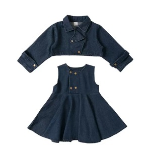 Conjunto de Duas Peças para Meninas Primavera/Outono 2026: Jaqueta Jeans Curta e Vestido Colete - Nova Moda Casual Infantil para o Dia a Dia das Meninas - Product Image 1