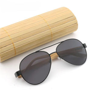 Occhiali da Sole in Legno di Alta Qualità, Montatura Retrò alla Moda, Protezione UV400, Montatura in Bambù - Product Image 6