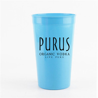 Gobelet de stade en plastique personnalisé de 32 oz avec couvercle et paille