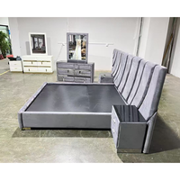 Usine de Dongguan à vendre : Nouveauté – Ensemble de mobilier de luxe pour chambre à coucher avec lit rembourré, table de chevet et coiffeuse avec miroir
