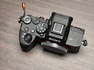Appareil photo numérique hybride d'occasion pour <span class=keywords><strong>A7R</strong></span> V 61,0 MP avec capteur CMOS Exmor R BSI, carte SD, vidéo 8K - Product Image 2