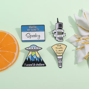 Alieno UFO spille in smalto torcia personalizzata voglio credere spille per vestiti con risvolto gioielli regalo per bambini modello di capodanno cinese - Product Image 3