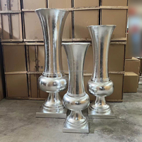 Vase en matériaux composites en fibre de verre dorée de luxe Décoration de table de mariage Centres de table de mariage en forme de fleur Décorations de table