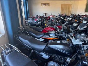 Motocyclette d'occasion Benelli BN150S 2022, faible kilométrage 6000 km |   Moto sportive d'occasion presque neuve avec éclairage amélioré - Product Image 6