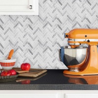 Carreaux muraux autocollants imperméables en marbre gris en chevrons de 12 x 12 pouces pour la décoration intérieure de la maison
