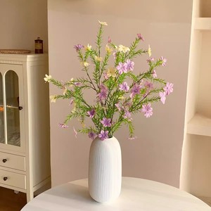 Arreglo de Flores Artificiales de Cristal y Seda en Florero Blanco para Decoración del Hogar y Bodas, Estilo de Lujo Ligero - Product Image 4