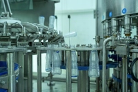48000BPH Hoge Capaciteit Automatische Mineraalwaterproductiemachine Aanpasbare Complete Waterproductielijn