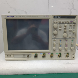 Osciloscopio Digital de Fósforo Tektronix DPO7104, Frecuencia de Muestreo de 12 Gsa/s, Usado - Product Image 2