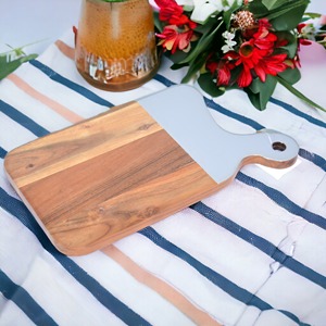Planche à découper demi-blanche en bois d'acacia avec poignée pour servir et hacher des aliments de cuisine et de restaurant Élégant et durable - Product Image 6