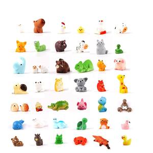 Une variété d'animaux en résine de dessin animé mélangés, ornements faits à la main, micro-paysages, petites décorations - Product Image 6