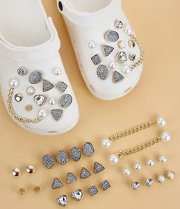 2022 جديد بالجملة حجر الراين الماس الحلي حذاء سحر حذاء معدني سحر ل التماسيح حذاء سلاسل