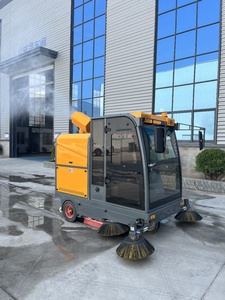 Camion balayeuse de voirie avec cabine entièrement fermée et balais rotatifs pour le nettoyage des routes municipales - Product Image 2