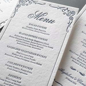Elegantes Tarjetas de Menú con Diseño Floral en Relieve, Papel de Arte, Impresión Offset, Juego de Papelería para Recepción de Bodas - Product Image 2