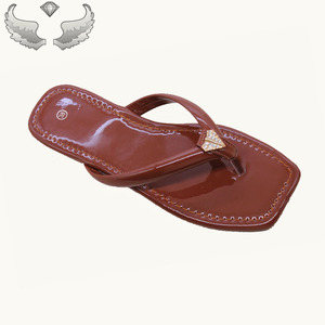 Sandales et pantoufles pour femmes de haute qualité, élégantes, à bout plat, décontractées, rétro, légères et confortables, imperméables, vente en gros - Product Image 2
