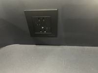 Atril Inteligente con Monitor LED a Todo Color, Pantalla Táctil, Brillo de 500cd, Garantía de 2 Años, Discursos Fluidos 6. Mostrador de Recepción