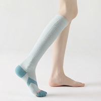 Chaussettes de compression multicolores mi-mollet pour le soutien sportif (volley-ball, basketball, course à pied, entraînement physique)