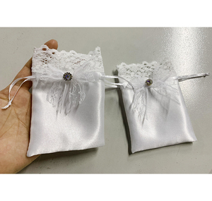 Nouveaux bijoux en soie personnalisés cadeau sac à cordon anniversaire blanc <span class=keywords><strong>dentelle</strong></span> Satin pochette à cordon lisse mariage petite pochette en Satin - Product Image 1